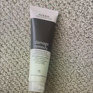 Aveda Damage Remedy Daily Hair Repair - Black and White